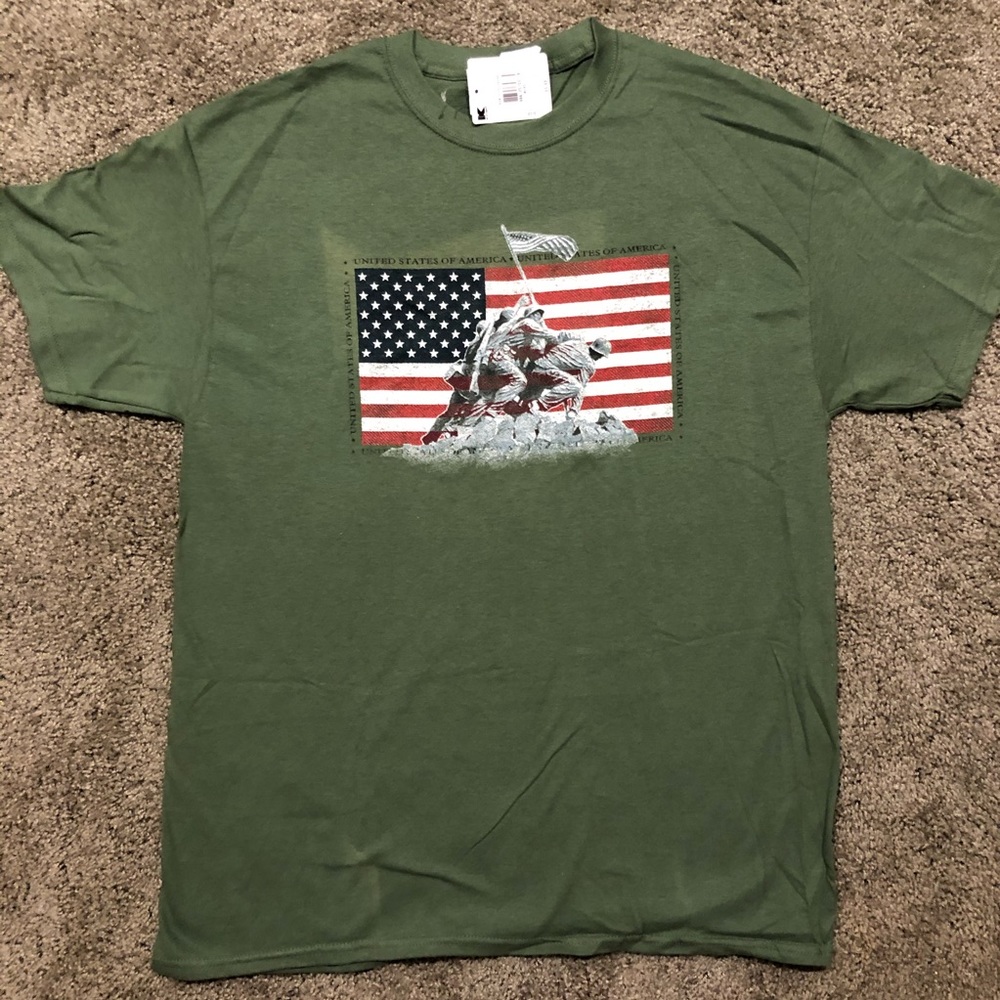 NWT Patriotic Men’s Tshirt